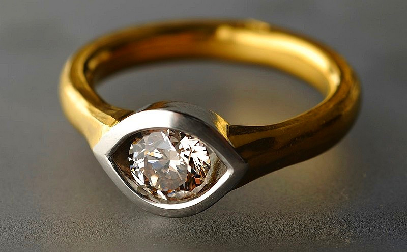 24ct gold, Platinum and Diamond ring 1428