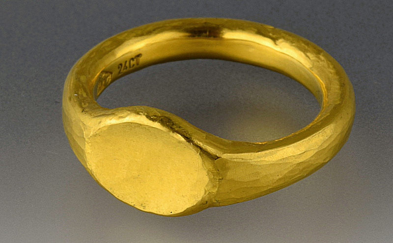 24ct gold ring No 2223